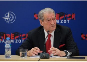 Berisha: Rama synon të prishë mbi 96 mijë banesa në Tiranë