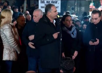 “T’i thërrmojmë këto porta, duam lirinë”