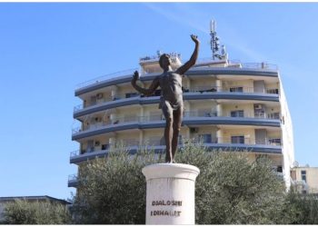 Detajet, SPAK i gjeti zyrtarit në Dimal 25 mijë paund në banesë