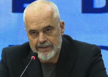 Agjenti donte të më takonte vetë –