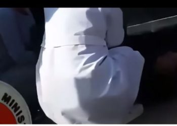 VIDEO/ Makina përplas një vajzë në Yzberisht