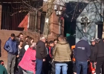 Aksident në Tiranë, i riu me skuter përplas kalimtaret