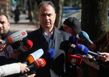 Përjashtimi i deputetëve, matematikë e Ramës –