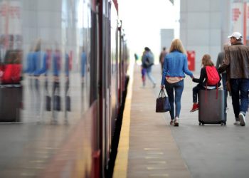 Rreth 42 000 persona largohen çdo vit nga Shqipëria