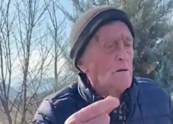 Fermerët në Korçë hedhin mollët në kanal: Shteti s’na ndihmon