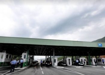 Shfryhet ‘goditja e madhe’ në doganën e Morinit, lirohen 25 policë