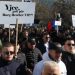 “Ç’a të bën FBI-ja, s’ta bën perëndia”, pankartat e protestuesve –