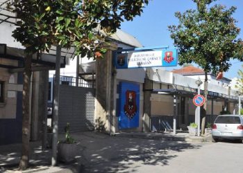 Denoncimi për përdhunim, policia: 70-vjeçari po hetohet –