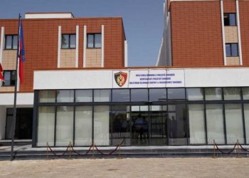 EMRAT/ I vunë zjarrin magazinës, policia kap 2 autorët. U zunë… –