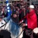 FOTO/ Proteston para Kuvendit hipur mbi kalë të bardhë –