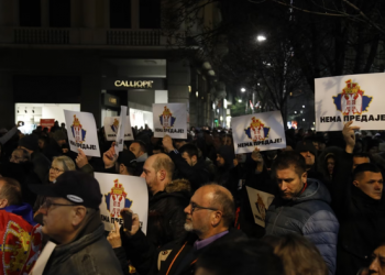 Serbët në Beograd protestë kundër dialogut me Kosovën
