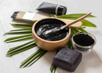 Qymyri, përbërësi çudibërës për kujdesin e lëkurës sonë –