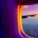 Pse dritaret në avion kanë një vrimë të vogël? –
