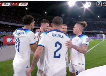 Anglia hesht Napolin, i shënon Italisë –