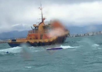 Shpëtohen dy shtetas që rrezikuan të mbyten në Adriatik