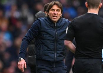 Conte sulmon lojtarët dhe pronarin e Tottenham –