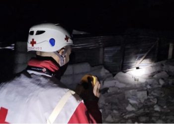 Rrëshqitjet e dheut shkaktojnë 16 të vdekur –