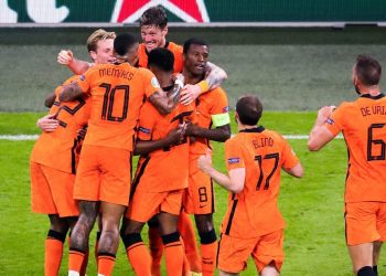 Qëlloi të afërmin me thikë, sulmuesi i Holandës rrezikon burgun