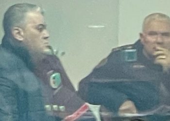 ‘Do të thyej hundët’, mesazhet e inspektorit që u la sot në burg –