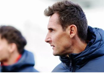 Shkarkohet Miroslav Klose –