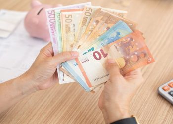 Mashtruesja iu merr qytetarëve 100 mln lekë: Do iu kthej…