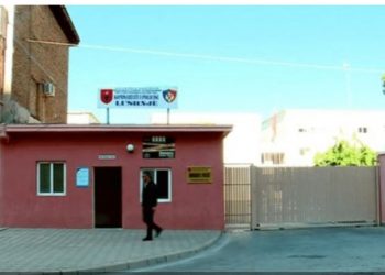 Gruaja largohet nga shtëpia me vajzën e mitur, burri… –