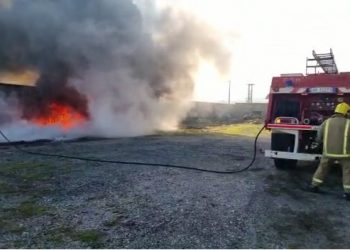 Përfshihet nga flakët biznesi në Korçë –