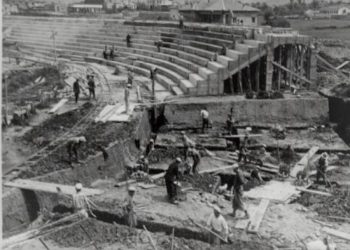 Foto të rralla nga ndërtimi i Stadiumit “Qemal Stafa” –