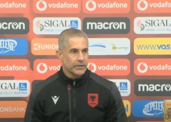 Sylvinho flet para ndeshjes me Poloninë