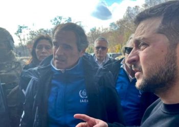 Në mes të luftës, Zelensky viziton zonën e rrezikshme –