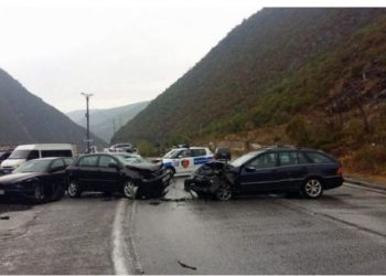 Përplasen dy makina në Lezhë, plagoset gruaja