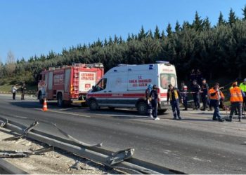 Kamioni përplaset me dy makina, 6 të vdekur –