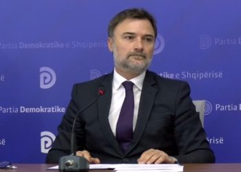 I braktisur, Alibeaj mbledh grupin parlamentar me 10 deputetë –