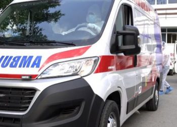 U hodh nga dritarja e spitalit të Gramshit, policia jep detaje –