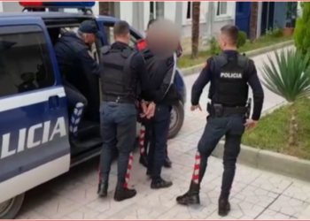 Vodhën në supermarket, 3 të arrestuar në Vlorë –