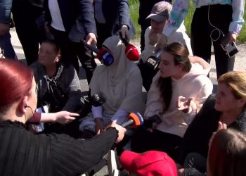 Banorët e Bërxullës sërish në protestë, bllokojnë rrugën –