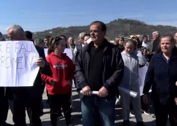Banorët e Bërxullës në protestë: Nuk e falim pronën