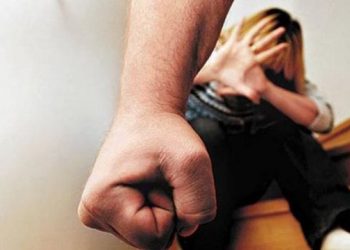 Babai shqiptar dhunon vajzën shtatzënë në Greqi –