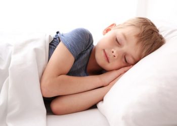 Përfitimet e gjumit pasdite në shëndetin tuaj –