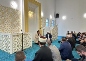 Kryebashkiaku i PS, politikë në xhami/ PD: Fyerje ndaj besimit –