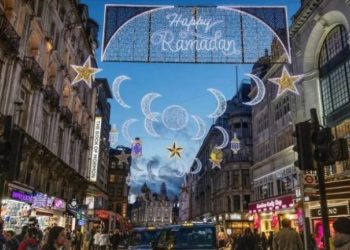 Londra ndriçohet me rastin e muajit të Ramazanit –
