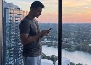 24-vjeçari tregon sekretin për t’u bërë milioner: S’duhet të punosh –