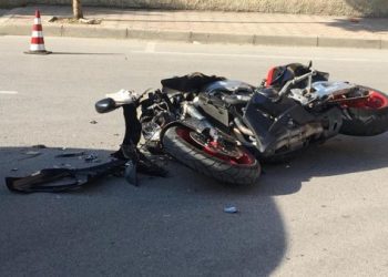 Aksident në autostradën Vlorë-Fier, plagoset 1 person