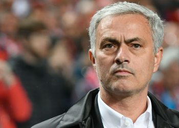 Flet për “Le Iene” arbitri që u konfliktua me Mourinhon –