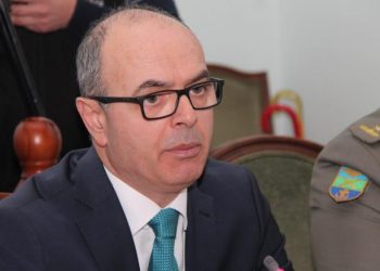 Petro Koçi krenohet me patronazhistët, publikon emrat e tyre