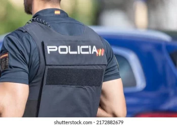 Çmendet kampioni i Muay Thait, sulmon 4 policë –