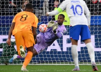 ‘Do qëndrojmë me shpinë’, Maignan ironizon rregullat e reja