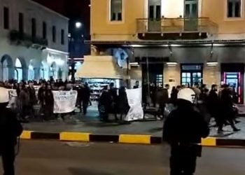 Tragjedia hekurudhore, protestojnë qytetarët në Greqi