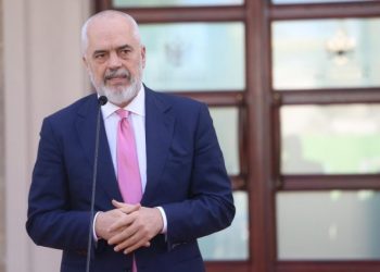 Rama premton 5 mijë lekë lëmoshë për pensionistët në Prill –