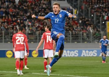 “I jam mirënjohës Mancinit”/ Babai i sulmuesit krenar për debutimin te Italia –